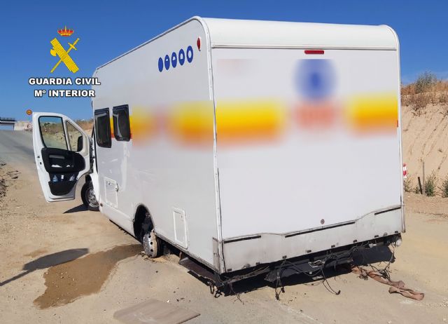 La Guardia Civil desarticula un grupo criminal que abandon� una autocaravana averiada, con m�s de 500 kilos de hach�s y marihuana dentro, Foto 5