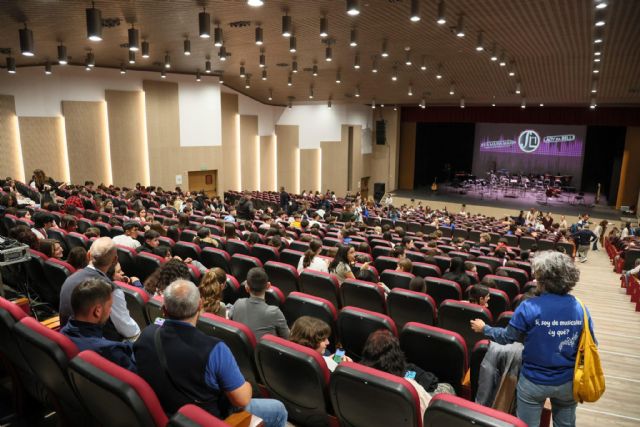 800 escolares llenan el Auditorio Margarita Lozano en un concierto que fusiona rock y música sinfónica - 2, Foto 2