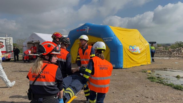 El Ayuntamiento de Murcia destaca la coordinación de Bomberos, Policía Local y Protección Civil en el simulacro de accidente aéreo celebrado en el Aeropuerto Internacional Región de Murcia - 2, Foto 2