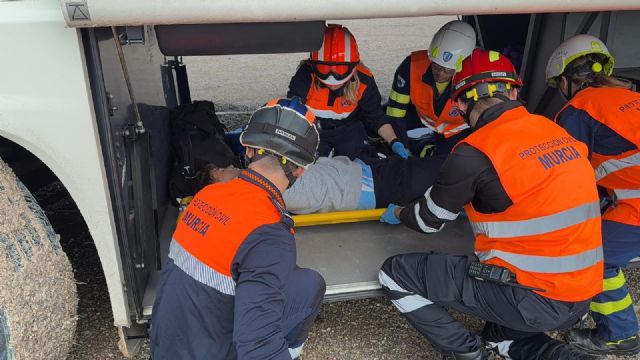 El Ayuntamiento de Murcia destaca la coordinación de Bomberos, Policía Local y Protección Civil en el simulacro de accidente aéreo celebrado en el Aeropuerto Internacional Región de Murcia - 3, Foto 3