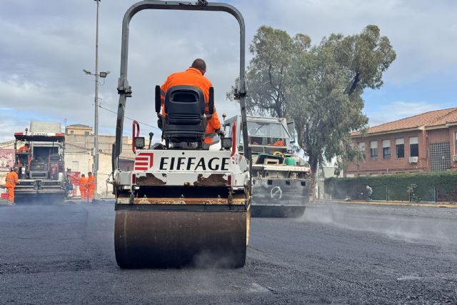 Las obras de mejora de accesibilidad y ordenación del tráfico en la explanada Maestro Ángel Palazón, en su recta final - 2, Foto 2