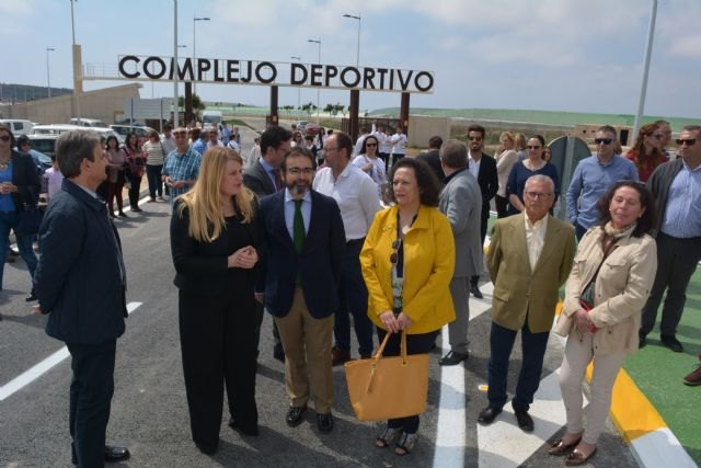 La nueva rotonda de acceso al polideportivo de Mazarrón mejora la fluidez del tráfico en una vía por la que transitan 5 millones de vehículos al año - 1, Foto 1
