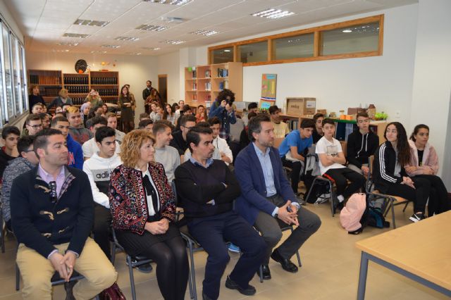 El delegado del Gobierno imparte una charla en el ciclo Cita con mi autor del IES La Florida - 3, Foto 3