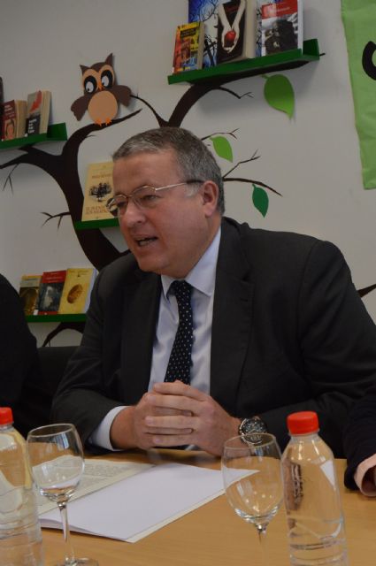 El delegado del Gobierno imparte una charla en el ciclo Cita con mi autor del IES La Florida - 4, Foto 4