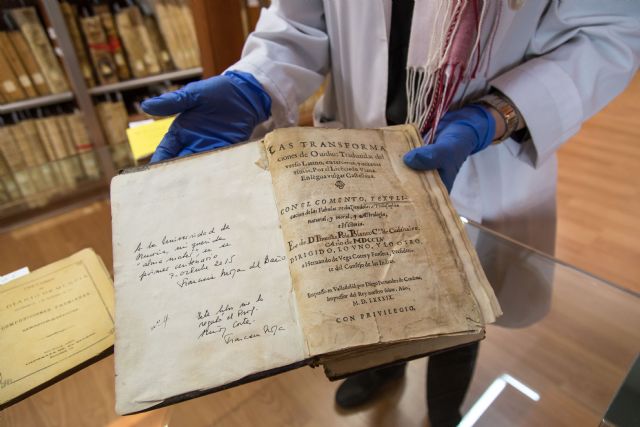 Un libro con anotaciones manuscritas de Quevedo, se incorpora al patrimonio de la UMU - 2, Foto 2
