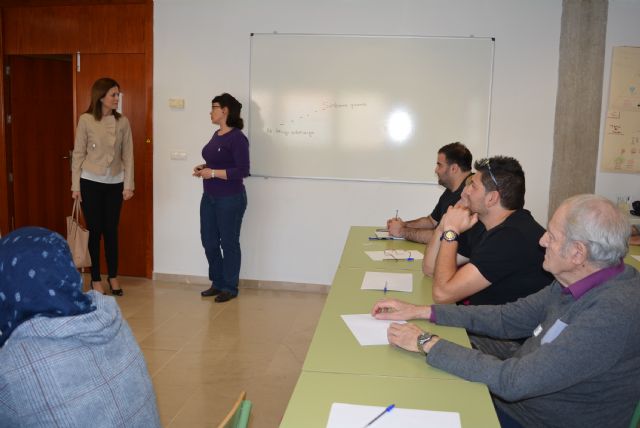 El Ayuntamiento pone en marcha un aula abierta para ofrecer formación a familias con personas dependientes a su cargo - 1, Foto 1