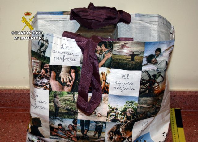 La Guardia Civil sorprende a una persona en la A-7 con 15 kilos de hachís - 1, Foto 1