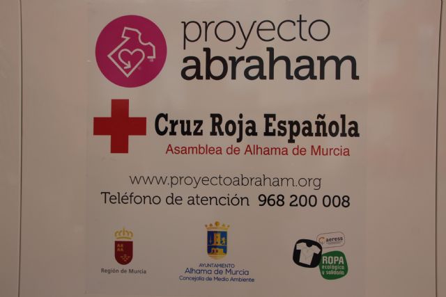 Proyecto Abraham cede uno de sus contenedores de ropa a Cruz Roja, Foto 3