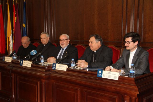 La UCAM con la Diócesis de Jerez promoverán los estudios en Derecho Canónico en el ámbito civil - 1, Foto 1