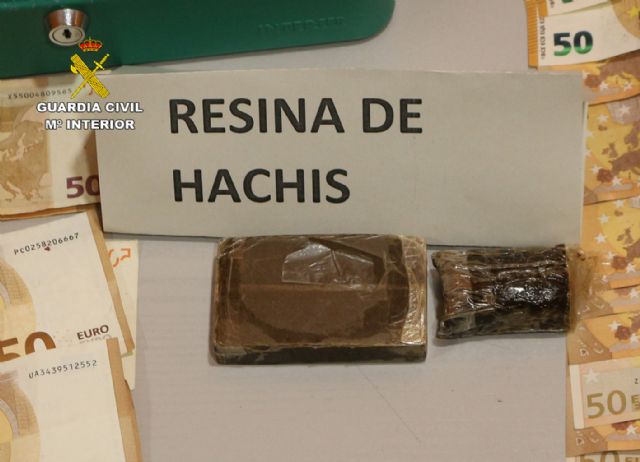 La Guardia Civil desarticula una organización criminal dedicada a exportar marihuana al resto de Europa - 1, Foto 1