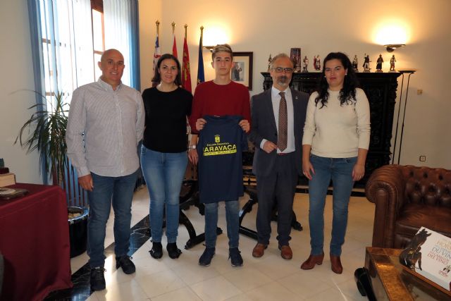 El alcalde y la edil de Deportes reciben al caravaqueño Ángel Ruiz Oliver, joven promesa de la Natación con un gran palmarés - 1, Foto 1