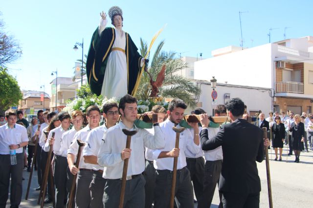 Los niños del San Pedro Apóstol inician la Semana Santa con el traslado de San Juan Evangelista - 1, Foto 1