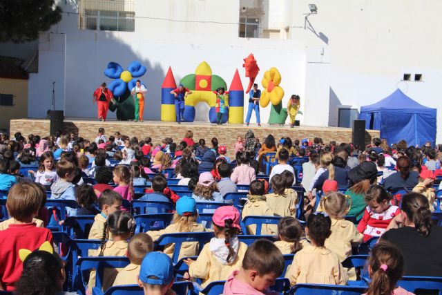 Más de 700 alumnos de infantil celebran el final del trimestre con el espectáculo El patio de mi casa - 2, Foto 2