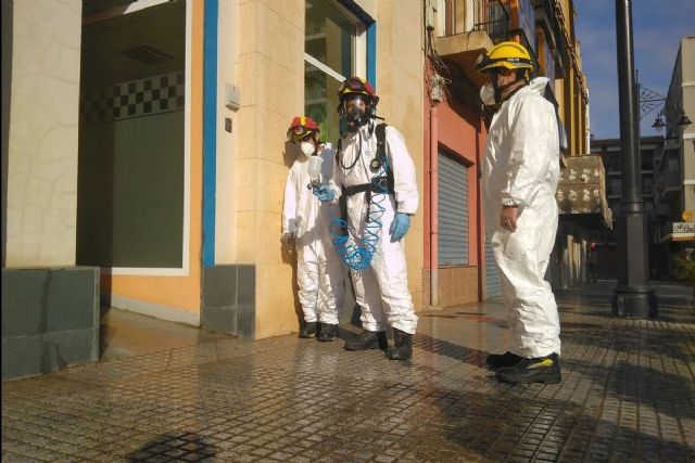 Bomberos del Ayuntamiento de Cartagena desinfectan los cuarteles de la Policía Local - 1, Foto 1