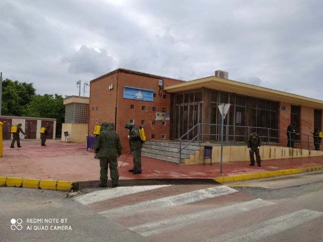 Las Fuerzas Armadas desinfectan espacios públicos de Torre Pacheco - 1, Foto 1