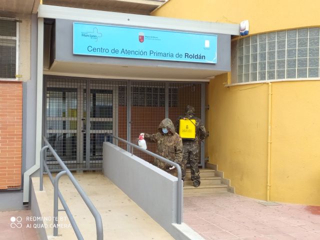 Las Fuerzas Armadas desinfectan espacios públicos de Torre Pacheco - 2, Foto 2