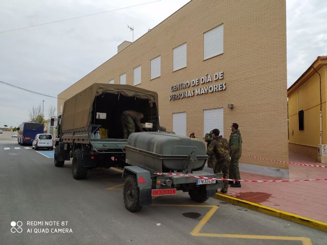 Las Fuerzas Armadas desinfectan espacios públicos de Torre Pacheco - 3, Foto 3