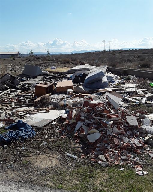 El Ayuntamiento torreño recuerda la importancia de no abandonar enseres en la vía pública, especialmente durante la pandemia - 2, Foto 2