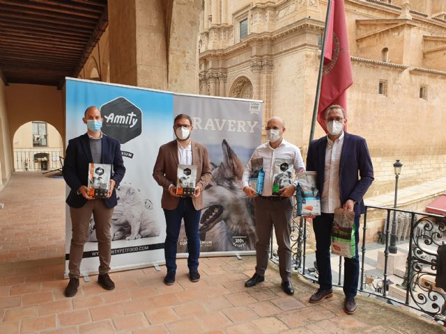 El Ayuntamiento de Lorca y ALINATUR PETFOOD firman un convenio de colaboración para la proporción de pienso para el 'Protocolo municipal de control de colonias felinas' - 1, Foto 1