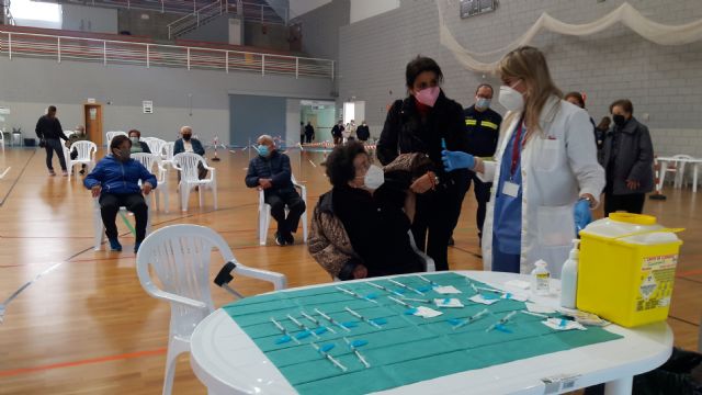 El operativo del gobierno regional del PP vacunará entre el jueves y el viernes a casi 3.000 lorquinos nacidos entre los años 1942 y 1946 - 1, Foto 1