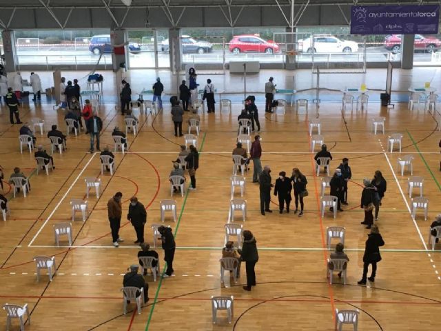 Salud Pública vacunará el próximo jueves 15 y viernes 16, en el Complejo Deportivo Felipe VI de Lorca, a las personas nacidas entre los años 1942 y 1946 - 1, Foto 1