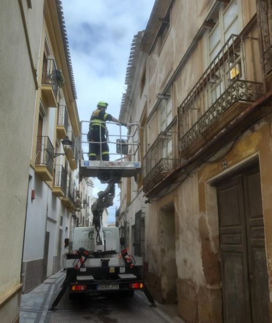 El Ayuntamiento de Lorca revisa cerca de medio centenar de fachadas de edificios del casco histórico para evitar la caída de cascotes y desprendimientos en fachadas - 2, Foto 2