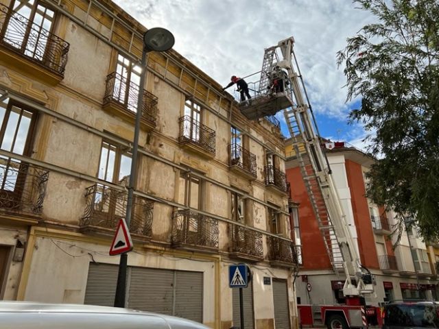 El Ayuntamiento de Lorca revisa cerca de medio centenar de fachadas de edificios del casco histórico para evitar la caída de cascotes y desprendimientos en fachadas - 4, Foto 4