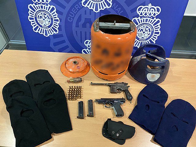 La Policía Nacional ha detenido a los padres de un menor por obligarle a traficar con drogas en el centro donde estudiaba - 1, Foto 1