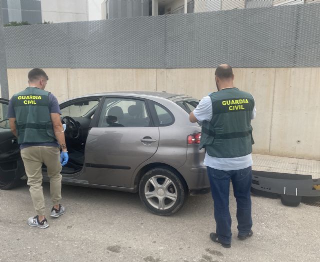La Guardia Civil detiene a una banda que se dedicaba al robo de vehículos y su uso en “alunizajes” en Alicante y Murcia - 1, Foto 1