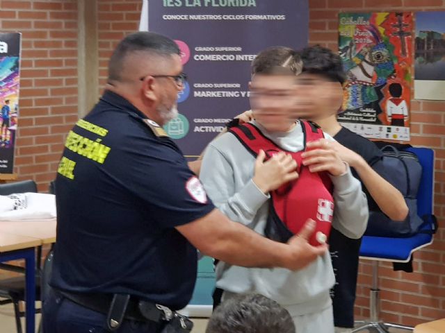 Protección Civil imparte una clase de primeros auxilios en el IES La Florida - 2, Foto 2