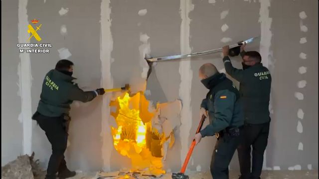 Desarticulados dos invernaderos de marihuana y un punto de venta de droga al menudeo, Foto 6