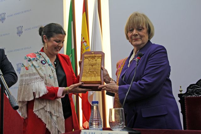 Acto taurino . La periodista sevillana Inma León pregonó la fiesta de los toros en ese acto tradicional - 5, Foto 5