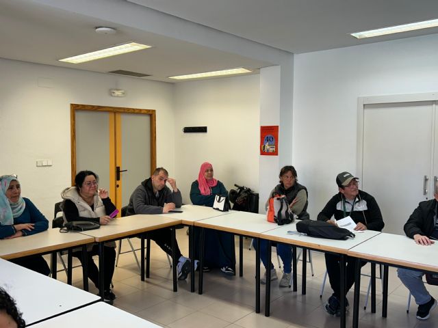 El Servicio de Acompañamiento social intensivo y el Centro Municipal de Servicios Sociales Ciudad de Murcia combaten la exclusión social tejiendo redes interpersonales sanas entre vecinos - 3, Foto 3