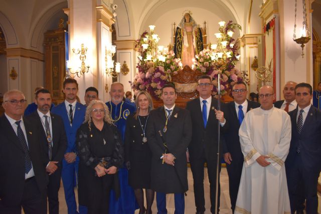La lluvia doblega a La Dolorosa al poco de salir a la calle en procesión - 1, Foto 1