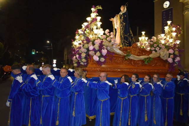 La lluvia doblega a La Dolorosa al poco de salir a la calle en procesión - 2, Foto 2
