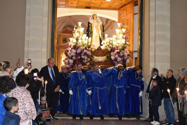 La lluvia doblega a La Dolorosa al poco de salir a la calle en procesión - 4, Foto 4