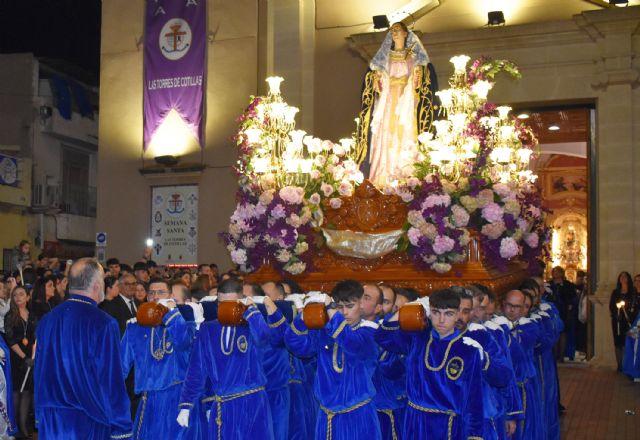 La lluvia doblega a La Dolorosa al poco de salir a la calle en procesión - 5, Foto 5