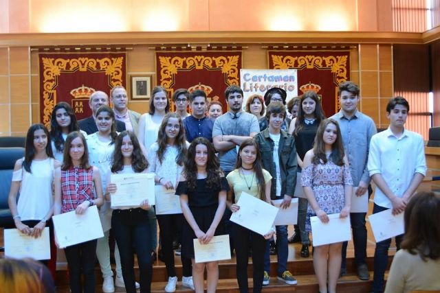 La Concejalía de Juventud de Molina de Segura entrega los premios del XXV Certamen Literario de Educación Secundaria 2016 - 1, Foto 1