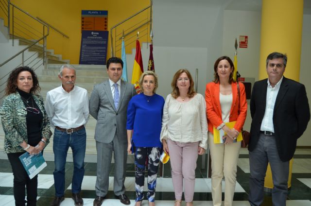 Las playas del Mar Menor contarán con 43 kilómetros de redes antimedusas este verano - 1, Foto 1