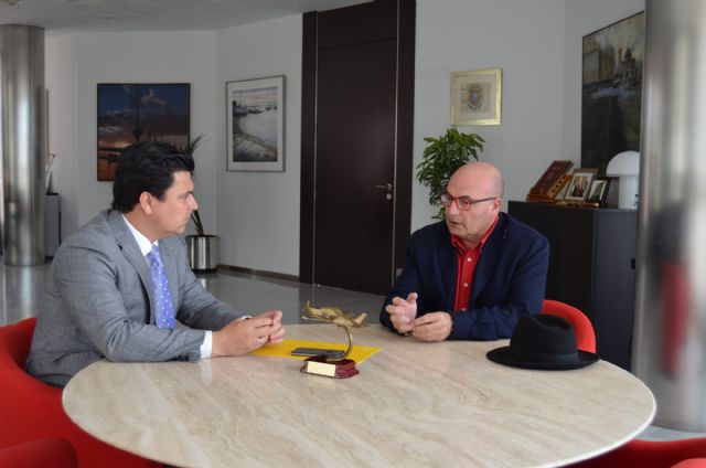 El Alcalde reitera al Decano de la Facultad de Ciencias del Deporte el apoyo municipal a la implantación del Grado de Danza y Artes Escénicas en el Campus de San Javier - 1, Foto 1