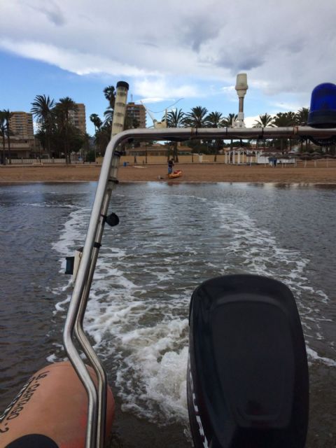 Protección Civil de Cartagena rescata en la Isla del Barón a un piragüista al que el temporal le impedía regresar a Mar de Cristal - 2, Foto 2