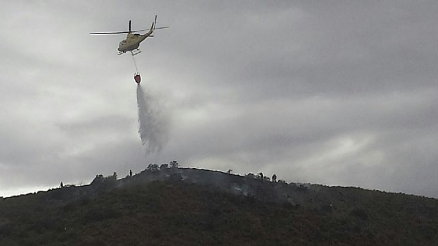 Efectivos del Infomur apagan un conato de incendio forestal en la Sierra de la Almenara - 4, Foto 4