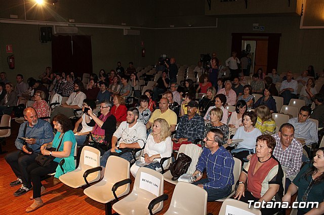 El poeta Luis García Montero impartió la charla “Invitación a la poesía” en el teatro del Centro Sociocultural “La Cárcel”, Foto 2
