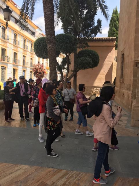 50 asiáticos visitan Lorca consolidando la ciudad como destino de referencia para el turismo de cruceros - 1, Foto 1