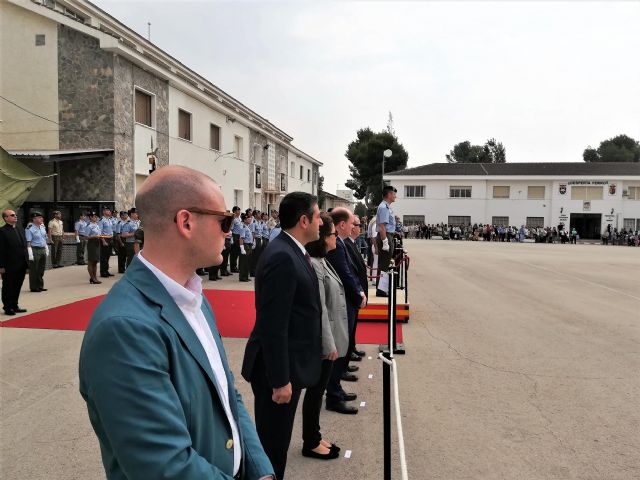 El alcalde de Alcantarilla, Joaquín Buendía, asiste en el Regimiento de Infantería Zaragoza 5 de Paracaidistas, a la despedida del contingente militar español que marcha a Mali - 3, Foto 3