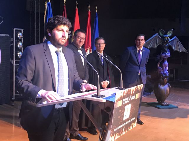 López Miras asiste a la gala de nombramiento de Brujo del Año 2018 con motivo de las fiestas de Alcantarilla - 2, Foto 2