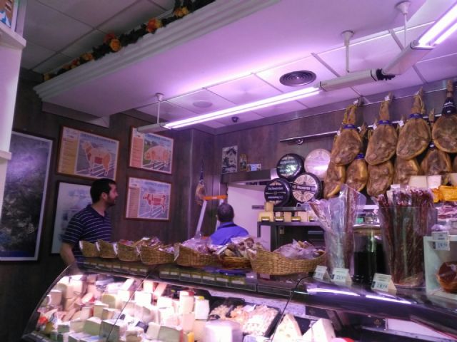 El patrón de Cartagena en los comercios de la ciudad - 1, Foto 1