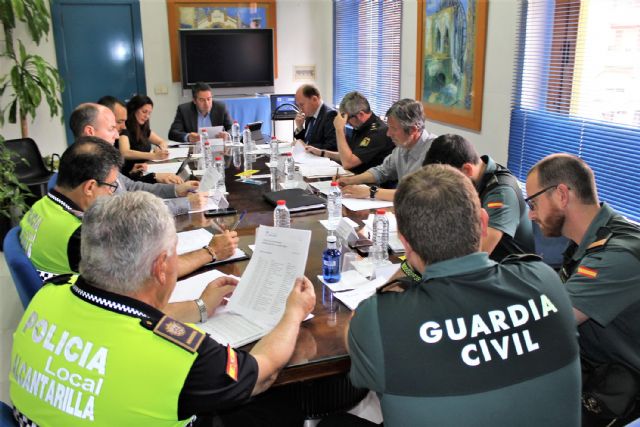 La Junta Local de Seguridad se reunió en Alcantarilla para tratar temas relacionados con el municipio, en estos momentos especialmente de Fiestas de Mayo - 2, Foto 2
