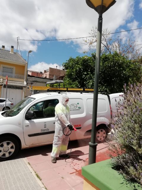 Las labores de limpieza y desinfección de los soportes de farolas continúan esta semana en diecisiete pedanías - 2, Foto 2