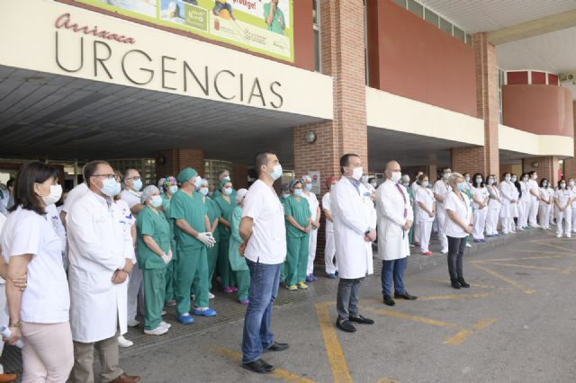 El personal sanitario de la Región de Murcia rinde homenaje a las víctimas del COVID-19 - 1, Foto 1